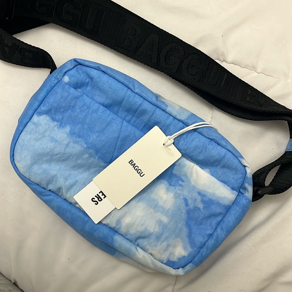 BAGGU CLOUD CAMERA CROSSBODY